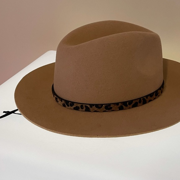 hat 👒 - Picture 2 of 3